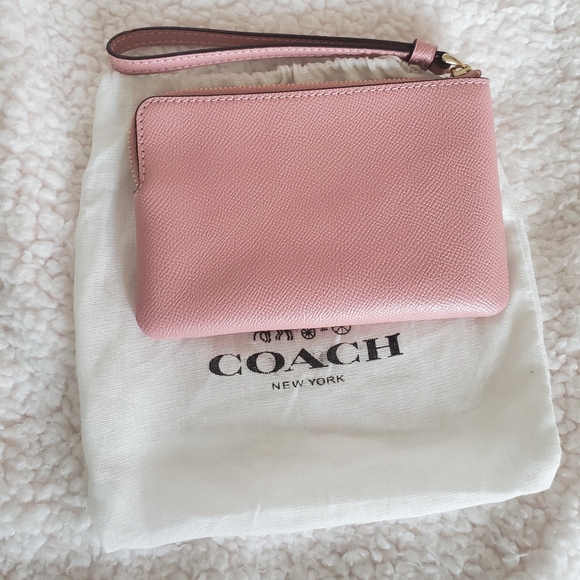 Coach - Picture 4 of 6